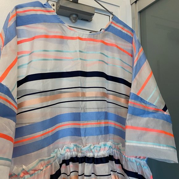 Chic, modern coloured dress - Picture 2 of 3